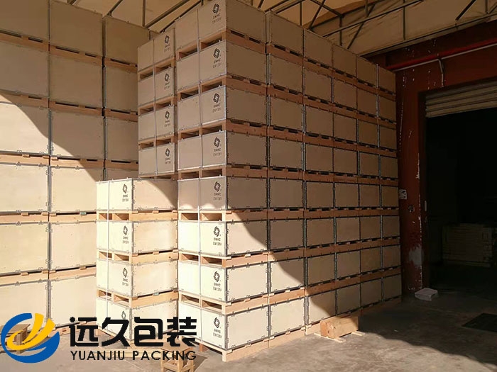 钢带木箱